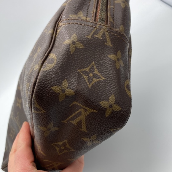 LOUIS VUITTON MONOGRAM TOILETRY TROUSSE 28 BAG - Picture 4 of 14
